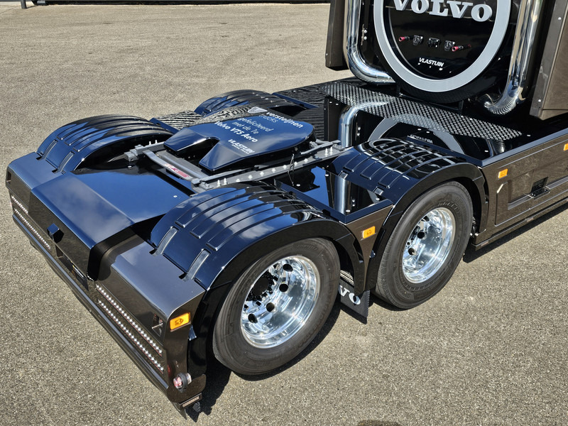 Volvo VT5 AERO 780 XXL / 6x2 TORPEDO / BOOGIE / SPECIAL / SHOW - Nyergesvontató: 5 kép. Volvo VT5 AERO 780 XXL / 6x2 TORPEDO / BOOGIE / SPECIAL / SHOW - Nyergesvontató: 5 kép.