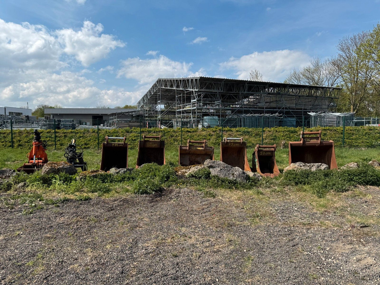 Baggerschaufeln & Greiffer LKW ab 1000 € netto - Gumikerekes kotró: 2 kép. Baggerschaufeln & Greiffer LKW ab 1000 € netto - Gumikerekes kotró: 2 kép.