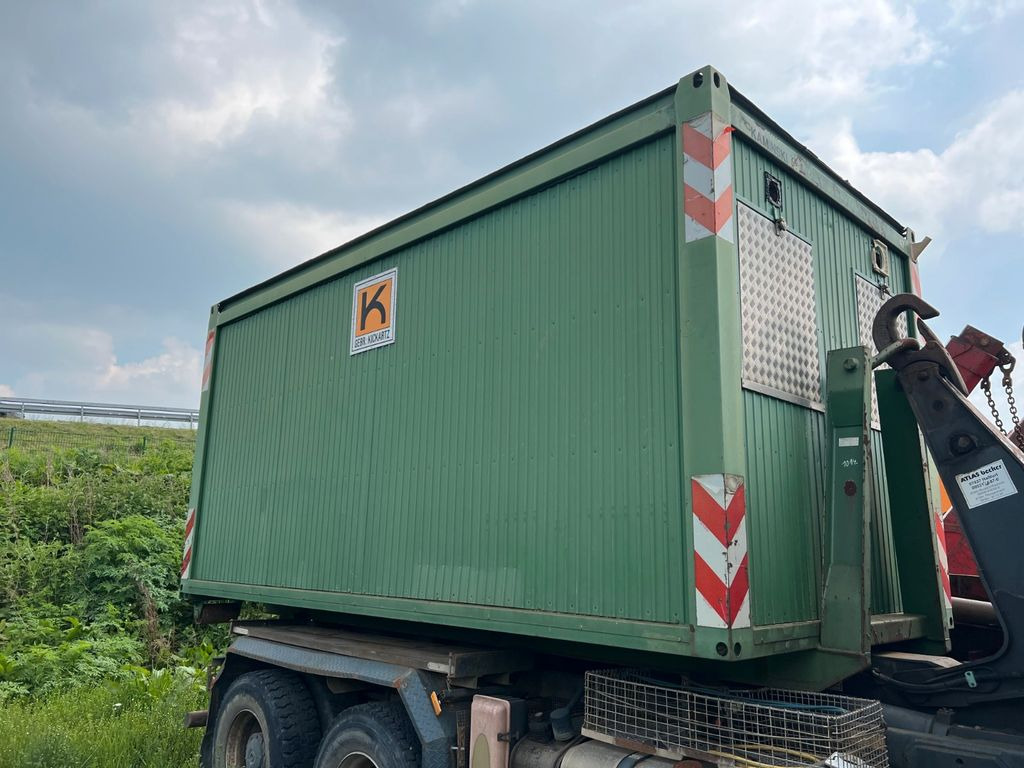 Büro Container mit Heizung Licht Tisch Schränke - Emelőhorgos/ Konténerszállító rendszer: 1 kép. Büro Container mit Heizung Licht Tisch Schränke - Emelőhorgos/ Konténerszállító rendszer: 1 kép.