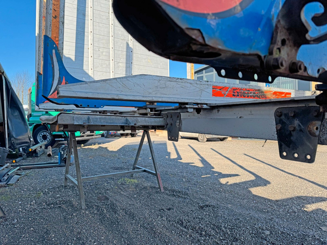 Holzwagenaufbau mit Rungen Aluminium - Darus autó: 4 kép. Holzwagenaufbau mit Rungen Aluminium - Darus autó: 4 kép.