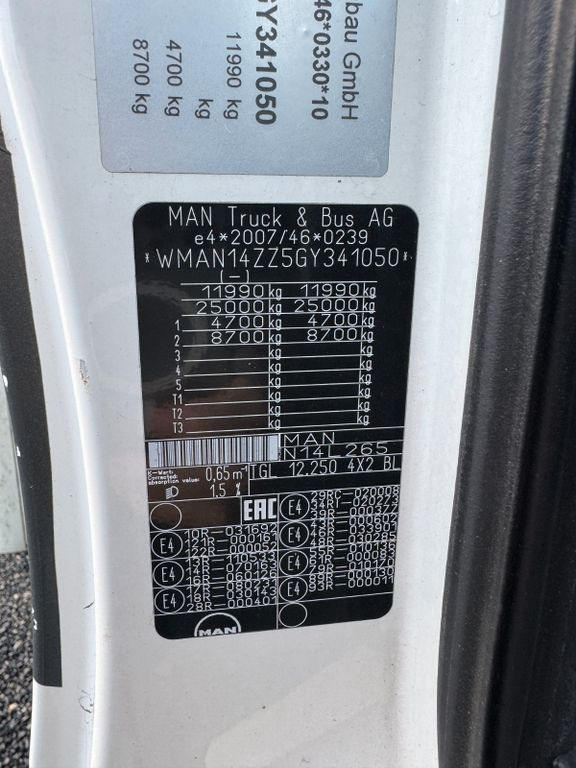 MAN 12.250 4X2 Koffer LBW Klima Diff.Sperre AHK - Dobozos felépítményű teherautó: 3 kép. MAN 12.250 4X2 Koffer LBW Klima Diff.Sperre AHK - Dobozos felépítményű teherautó: 3 kép.