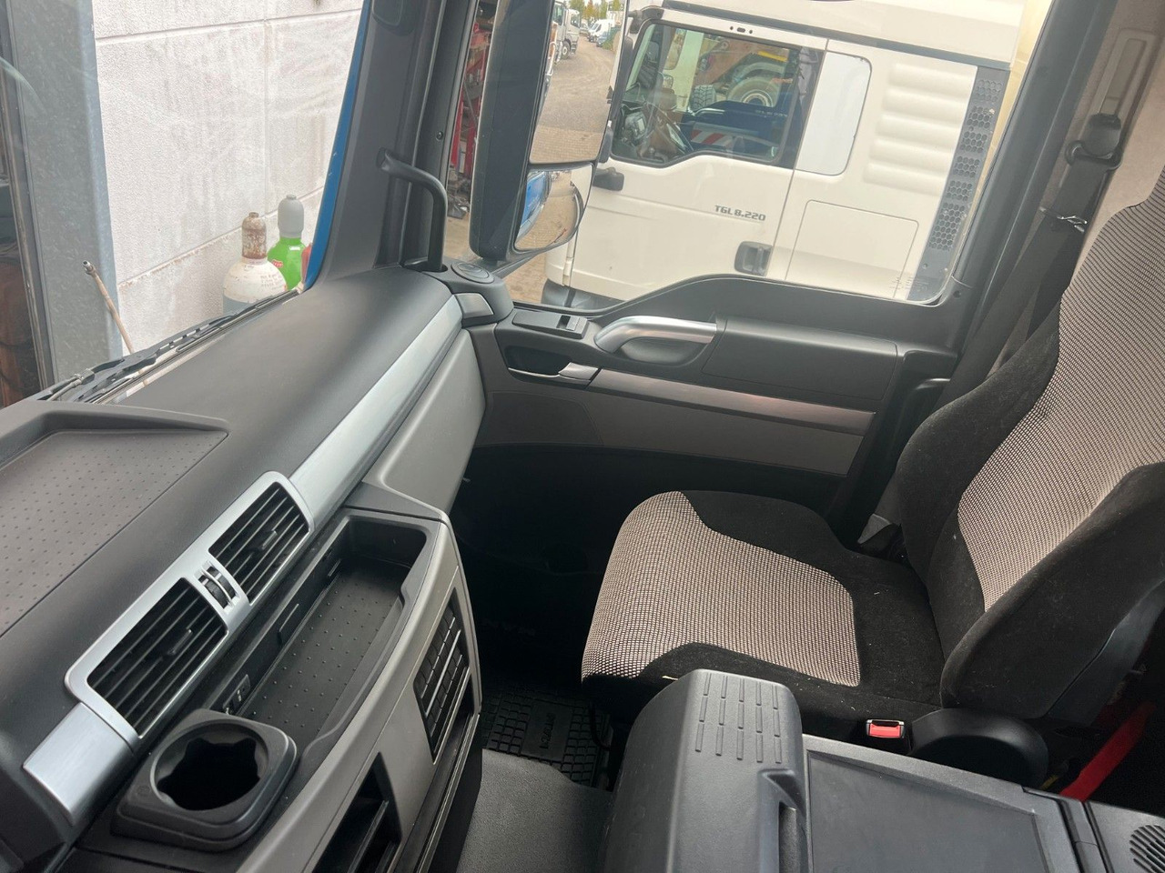 MAN 18.430 4X2 Meiller 3. Seitenkipper Top Zustand - Billenőplatós teherautó: 4 kép. MAN 18.430 4X2 Meiller 3. Seitenkipper Top Zustand - Billenőplatós teherautó: 4 kép.