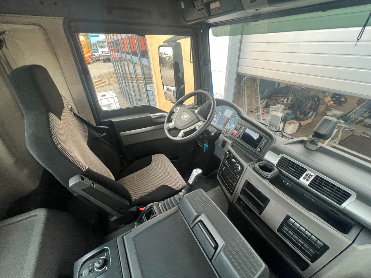 MAN 18.430 4X2 Meiller 3. Seitenkipper Top Zustand - Billenőplatós teherautó: 5 kép. MAN 18.430 4X2 Meiller 3. Seitenkipper Top Zustand - Billenőplatós teherautó: 5 kép.