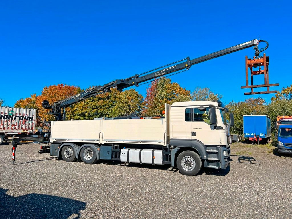MAN 26.480 6X2 Baustoff mit Kran HIAB Top Zustand - Darus autó, Platós teherautó: 2 kép. MAN 26.480 6X2 Baustoff mit Kran HIAB Top Zustand - Darus autó, Platós teherautó: 2 kép.
