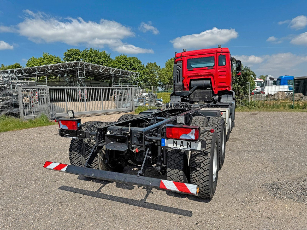 Billenőplatós teherautó MAN 35.470 8X4 Kipperfahrgestell Reifen 12 X NEU Top: 18 kép.