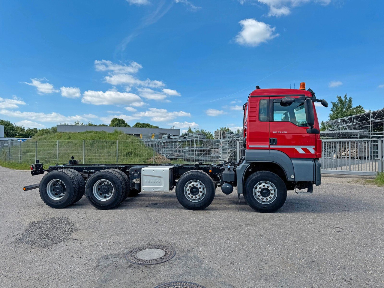 MAN 35.470 8X4 Kipperfahrgestell Reifen 12 X NEU Top - Billenőplatós teherautó: 1 kép. MAN 35.470 8X4 Kipperfahrgestell Reifen 12 X NEU Top - Billenőplatós teherautó: 1 kép.
