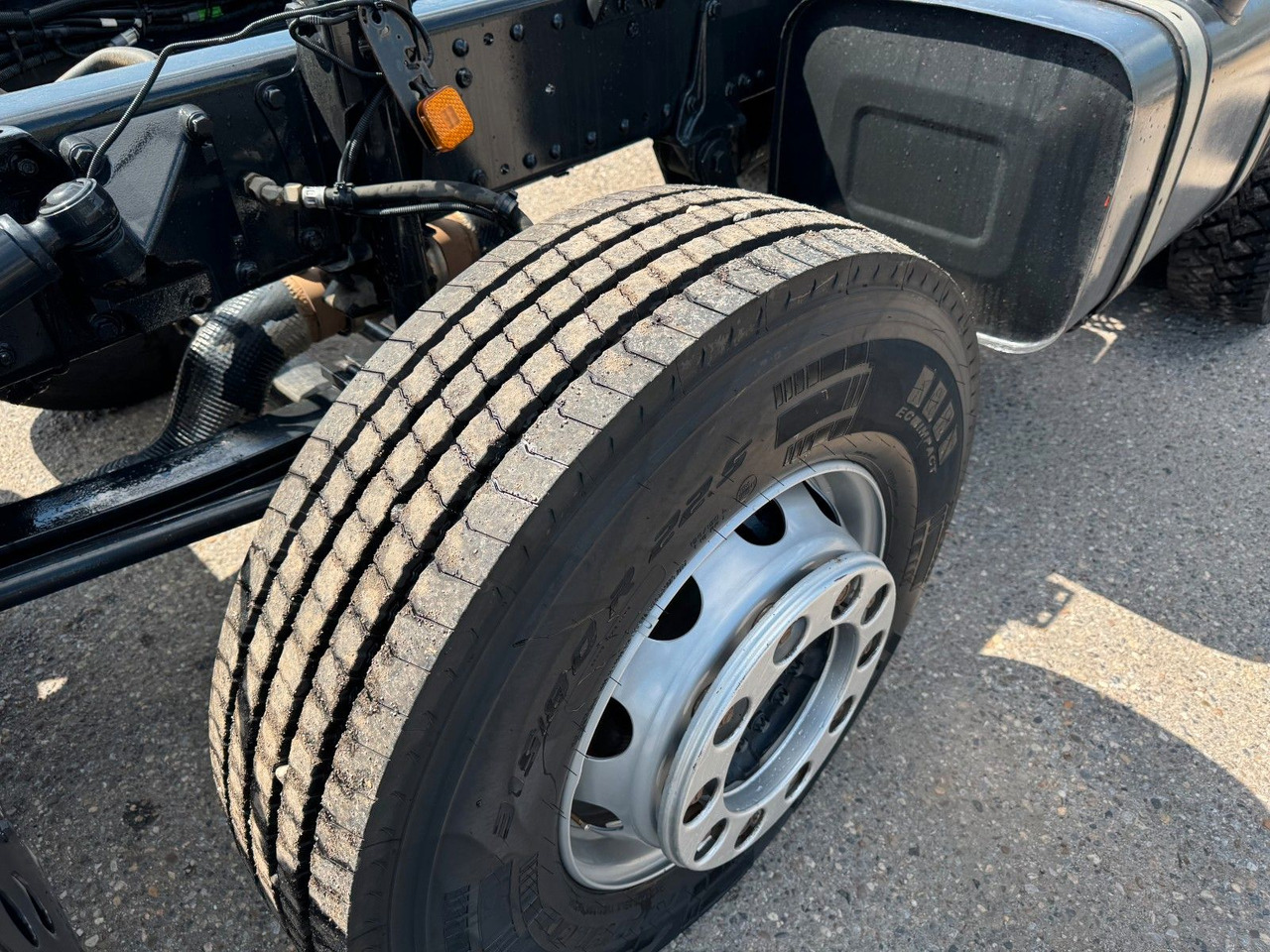 Billenőplatós teherautó MAN 35.470 8X4 Kipperfahrgestell Reifen 12 X NEU Top: 13 kép.