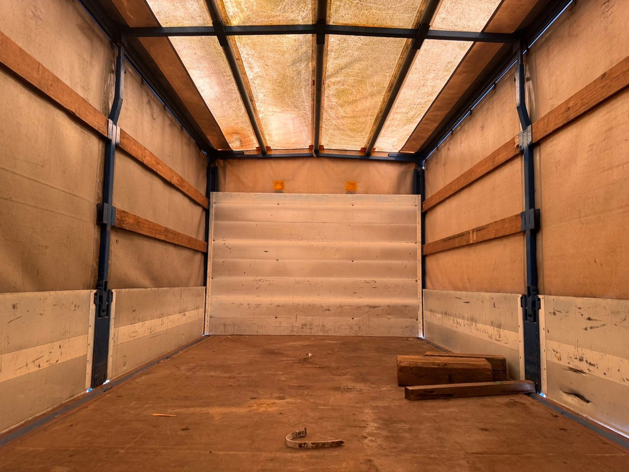 Ponyvás kisteherautó MAN 8.140 4X2 Pritsche Plane Original Km: 11 kép. Ponyvás kisteherautó MAN 8.140 4X2 Pritsche Plane Original Km: 11 kép.