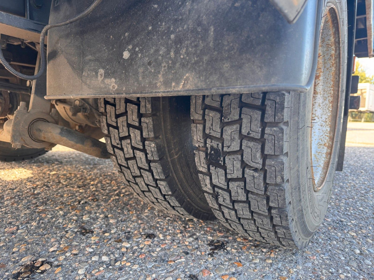 Ponyvás kisteherautó MAN 8.140 4X2 Pritsche Plane Original Km: 7 kép. Ponyvás kisteherautó MAN 8.140 4X2 Pritsche Plane Original Km: 7 kép.