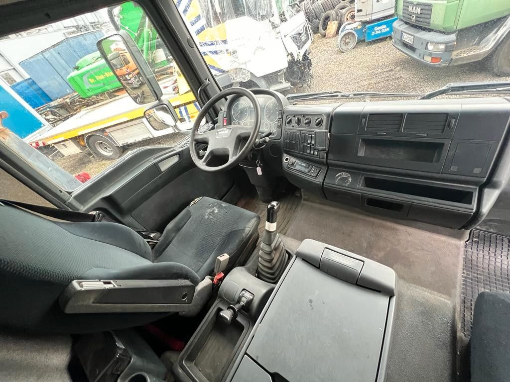 MAN 8.180 4X2 offene Pritsche MAN 8.180 4X2 offene Pritsche - Platós kisteherautó: 4 kép. MAN 8.180 4X2 offene Pritsche MAN 8.180 4X2 offene Pritsche - Platós kisteherautó: 4 kép.