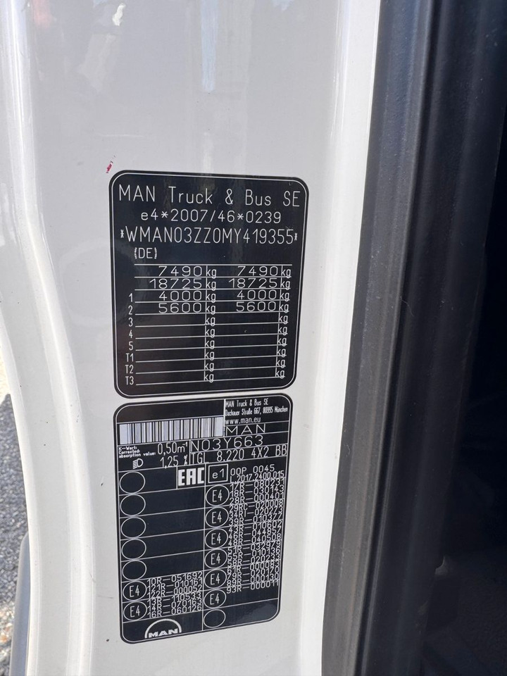 MAN 8.220 Meiller 3.S. Kipper Top Zustand - Billenőplatós teherautó: 3 kép. MAN 8.220 Meiller 3.S. Kipper Top Zustand - Billenőplatós teherautó: 3 kép.