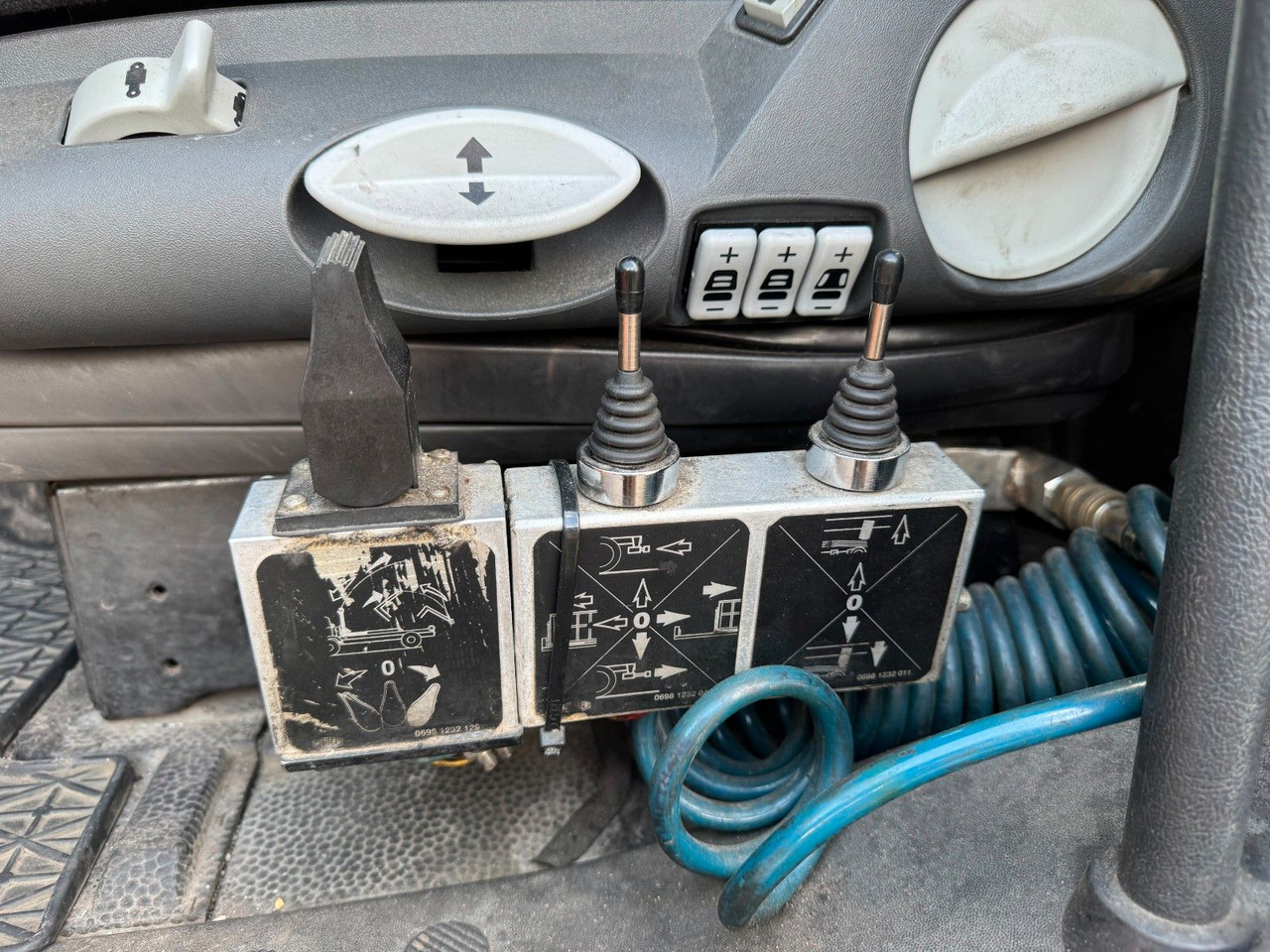 Meiller Abrollaufbau RK 20,65 - Horgos rakodó teherautó: 4 kép. Meiller Abrollaufbau RK 20,65 - Horgos rakodó teherautó: 4 kép.