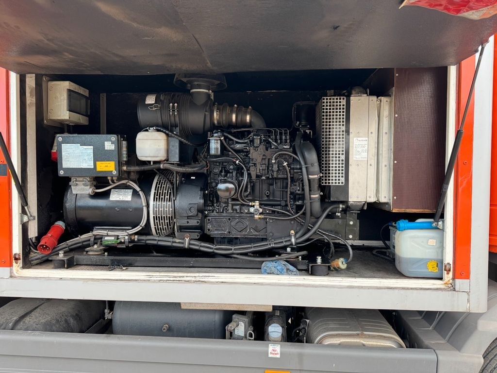 Mercedes-Benz 1224 4X2 Werkstattwagen Strom Generator Kompress - Vontató: 4 kép. Mercedes-Benz 1224 4X2 Werkstattwagen Strom Generator Kompress - Vontató: 4 kép.