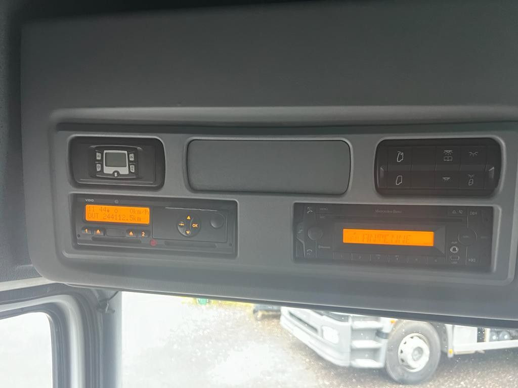 Mercedes-Benz 1324 4X2 Koffer Plane 6 to. Hebebühne Mercedes-Benz 1324 4X2 Koffer Plane 6 to. Hebebühne - Ponyvás teherautó: 5 kép. Mercedes-Benz 1324 4X2 Koffer Plane 6 to. Hebebühne Mercedes-Benz 1324 4X2 Koffer Plane 6 to. Hebebühne - Ponyvás teherautó: 5 kép.