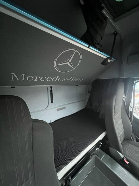 Mercedes-Benz 1324 4X2 Koffer Plane 6 to. Hebebühne - Dobozos felépítményű teherautó: 3 kép. Mercedes-Benz 1324 4X2 Koffer Plane 6 to. Hebebühne - Dobozos felépítményű teherautó: 3 kép.