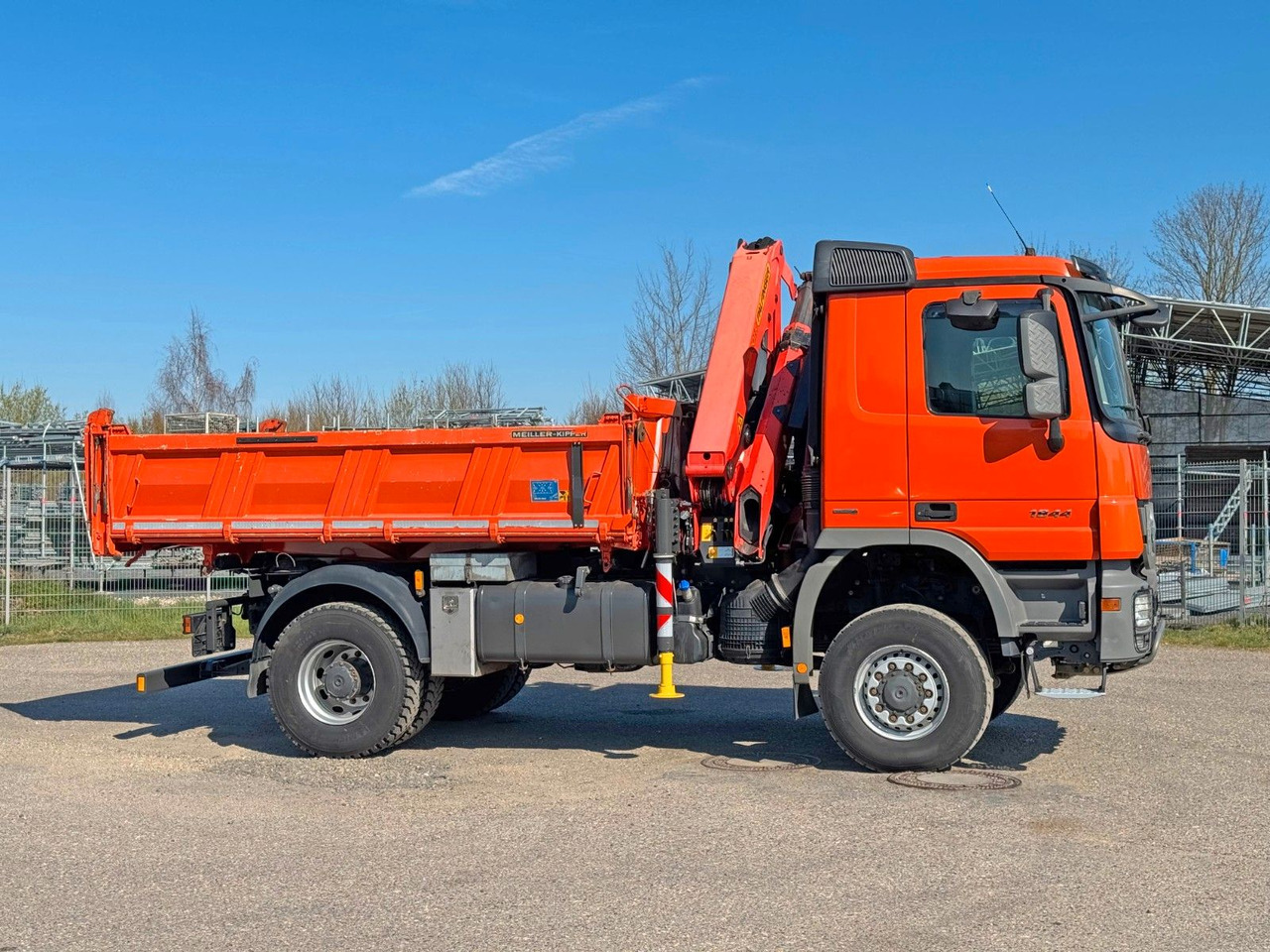 Billenőplatós teherautó Mercedes-Benz 1844 4x4 Meiller 3S Bordmatik Palfinger PK16001K: 15 kép.