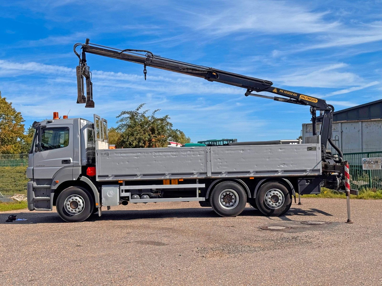Mercedes-Benz 2540 6X2 Pritsche Palfinger PK 12002 mit Funk - Darus autó: 1 kép. Mercedes-Benz 2540 6X2 Pritsche Palfinger PK 12002 mit Funk - Darus autó: 1 kép.