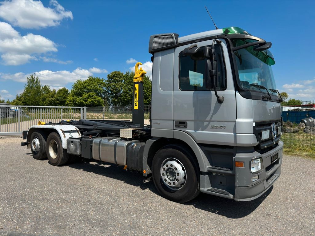 Mercedes-Benz 2541 6X2 Marrel Abroller Hydr. Verriegelung - Horgos rakodó teherautó: 1 kép. Mercedes-Benz 2541 6X2 Marrel Abroller Hydr. Verriegelung - Horgos rakodó teherautó: 1 kép.