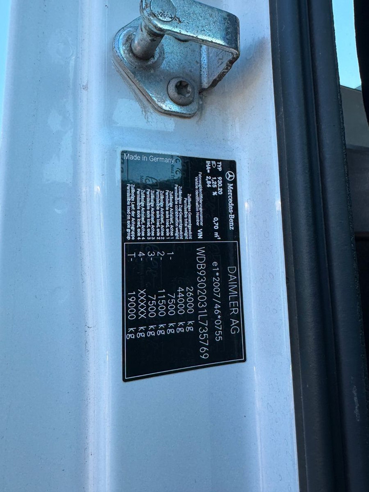 Mercedes-Benz 2546 6X2 Klima Meiller RK 20.65 - Horgos rakodó teherautó: 3 kép. Mercedes-Benz 2546 6X2 Klima Meiller RK 20.65 - Horgos rakodó teherautó: 3 kép.