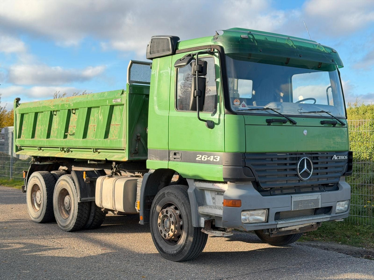 Mercedes-Benz 2643 6x4 Meiller 3S. Kipper Bordmatik | Blatt/Bl - Billenőplatós teherautó: 4 kép. Mercedes-Benz 2643 6x4 Meiller 3S. Kipper Bordmatik | Blatt/Bl - Billenőplatós teherautó: 4 kép.