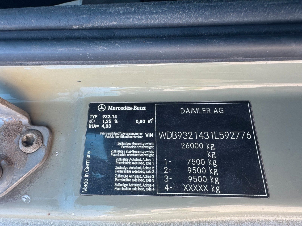 Mercedes-Benz 2644 6X4 VDL Abroller mit 3,90 Radstand Blatt BL - Horgos rakodó teherautó: 3 kép. Mercedes-Benz 2644 6X4 VDL Abroller mit 3,90 Radstand Blatt BL - Horgos rakodó teherautó: 3 kép.