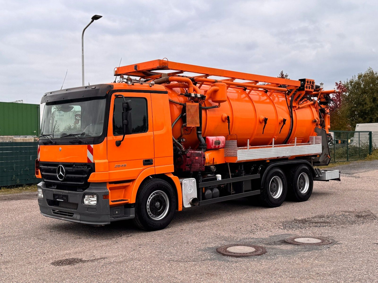 Mercedes-Benz 2646 6X4 Hellmers Saug Druck Spülwagen Retarder - Szippantós autó: 1 kép. Mercedes-Benz 2646 6X4 Hellmers Saug Druck Spülwagen Retarder - Szippantós autó: 1 kép.