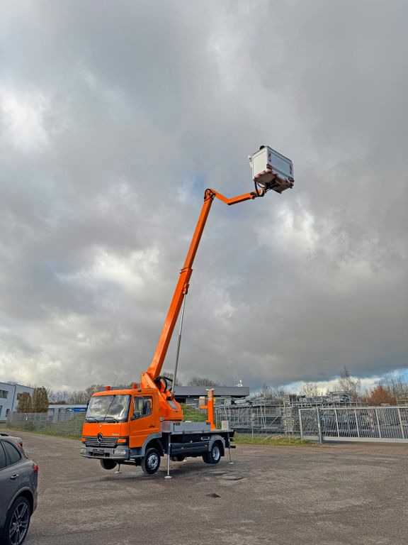 Mercedes-Benz 815 4x2 Hubarbeitsbühne Wumag 170 high 17 m Mercedes-Benz 815 4x2 Hubarbeitsbühne Wumag 170 high 17 m - Emelőkosaras teherautó, Kisteherautó: 1 kép. Mercedes-Benz 815 4x2 Hubarbeitsbühne Wumag 170 high 17 m Mercedes-Benz 815 4x2 Hubarbeitsbühne Wumag 170 high 17 m - Emelőkosaras teherautó, Kisteherautó: 1 kép.