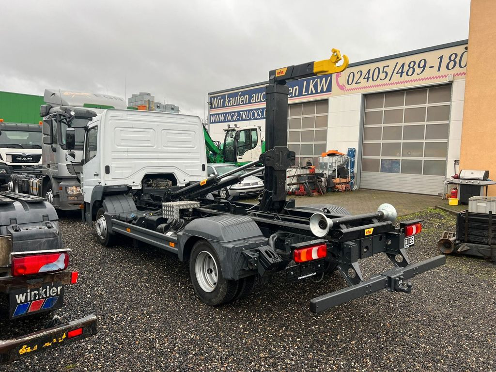 Mercedes-Benz 816 4X2 mit neuem Hyva Abroller Funk - Horgos rakodó teherautó: 4 kép. Mercedes-Benz 816 4X2 mit neuem Hyva Abroller Funk - Horgos rakodó teherautó: 4 kép.