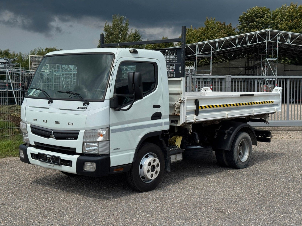 Mitsubishi 7C15 Fuso Canter 4x2 mit Meiller 3S. Kipper - Billenőplatós kisteherautó: 4 kép. Mitsubishi 7C15 Fuso Canter 4x2 mit Meiller 3S. Kipper - Billenőplatós kisteherautó: 4 kép.