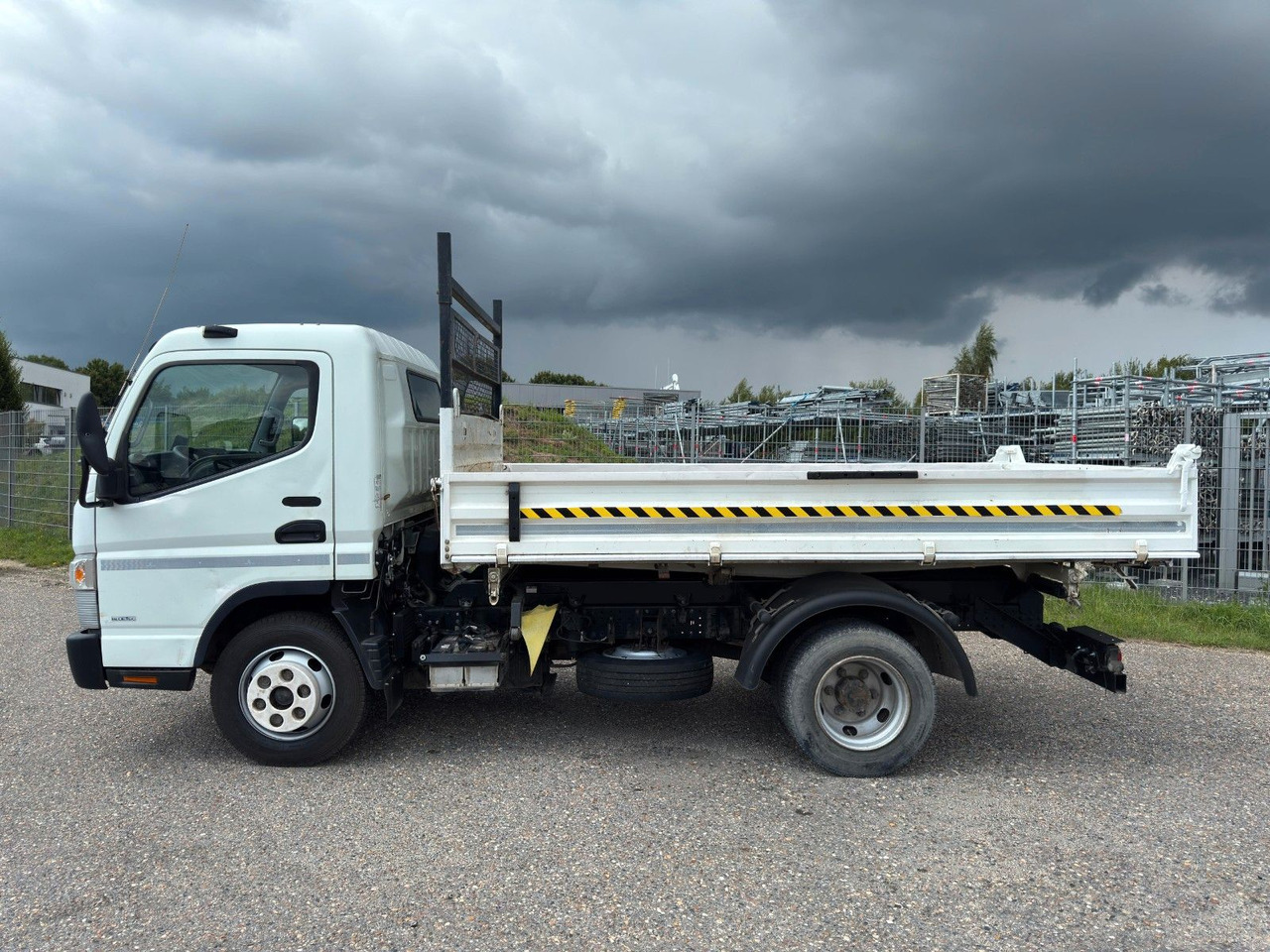 Mitsubishi 7C15 Fuso Canter 4x2 mit Meiller 3S. Kipper - Billenőplatós kisteherautó: 5 kép. Mitsubishi 7C15 Fuso Canter 4x2 mit Meiller 3S. Kipper - Billenőplatós kisteherautó: 5 kép.