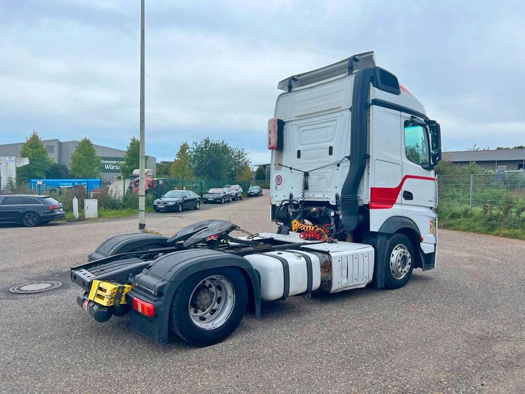 Mercedes-Benz 1842 4X2 mit Höhenverstellbarer Sattelkuppung Mercedes-Benz 1842 4X2 mit Höhenverstellbarer Sattelkuppung - Nyergesvontató: 2 kép. Mercedes-Benz 1842 4X2 mit Höhenverstellbarer Sattelkuppung Mercedes-Benz 1842 4X2 mit Höhenverstellbarer Sattelkuppung - Nyergesvontató: 2 kép.