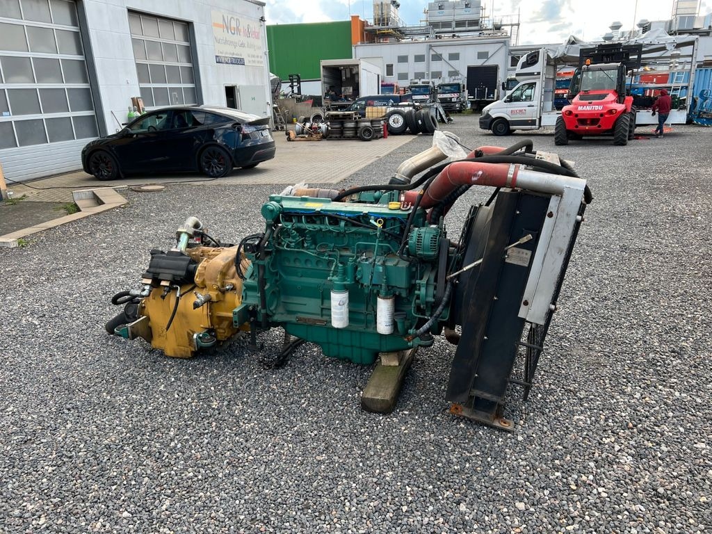 VOLVO PENTA & DANA SPICER Top Zustand - Motor - Teherautó: 4 kép. VOLVO PENTA & DANA SPICER Top Zustand - Motor - Teherautó: 4 kép.