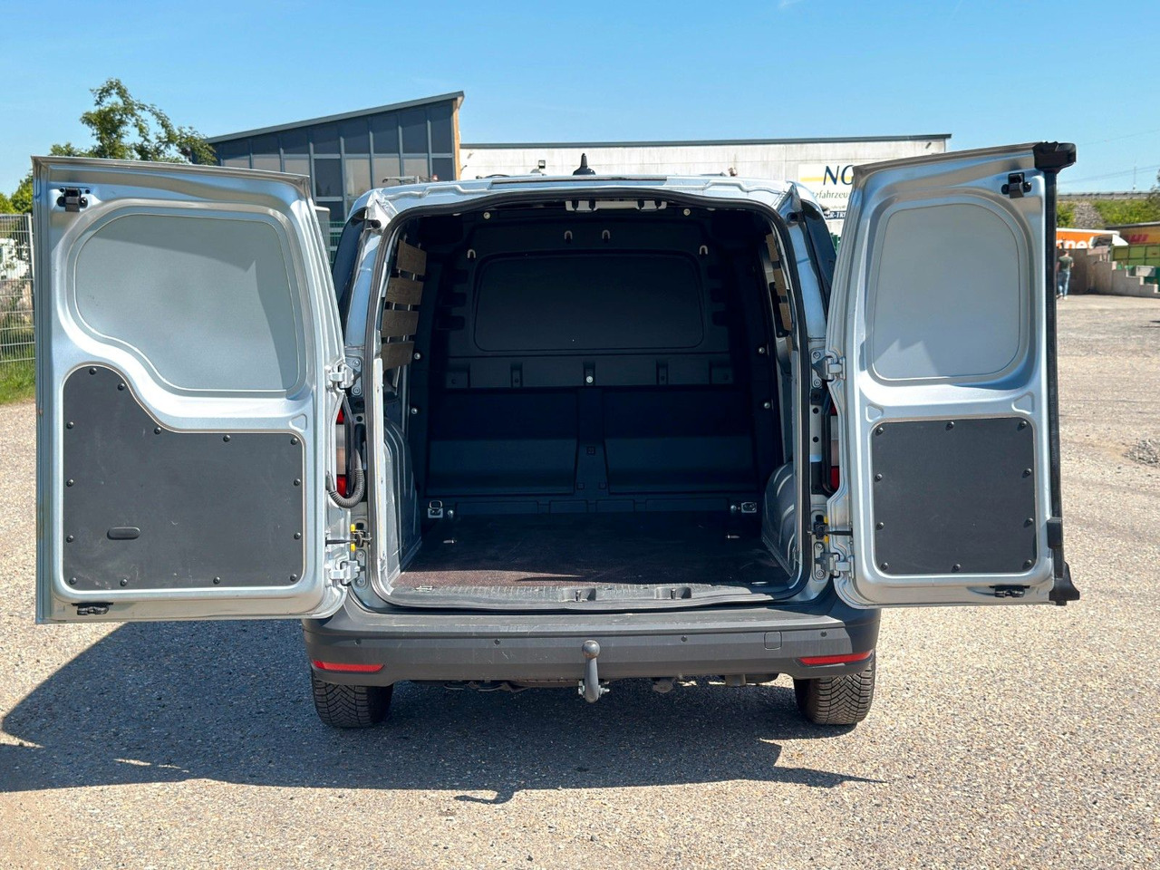 Volkswagen Caddy 4x2 | Klima | AHK | PDC | Spurhalteass. - Kisbusz: 5 kép. Volkswagen Caddy 4x2 | Klima | AHK | PDC | Spurhalteass. - Kisbusz: 5 kép.