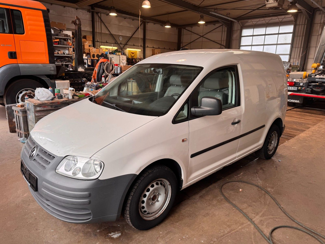 Volkswagen Caddy 69 PS Diesel - Kis furgon: 1 kép. Volkswagen Caddy 69 PS Diesel - Kis furgon: 1 kép.