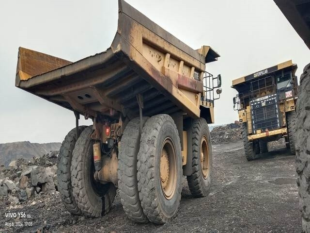 CAT 777E - Bánya teherautó: 3 kép. CAT 777E - Bánya teherautó: 3 kép.