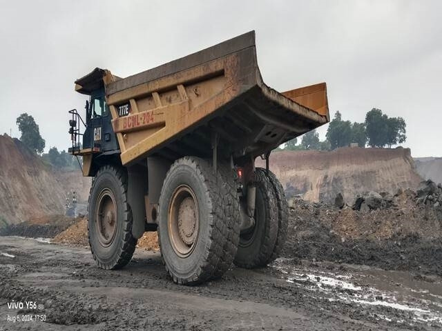 CAT 777E - Bánya teherautó: 2 kép. CAT 777E - Bánya teherautó: 2 kép.