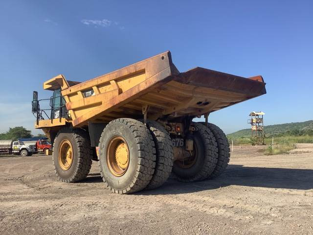 CAT 777F - Bánya teherautó: 2 kép. CAT 777F - Bánya teherautó: 2 kép.