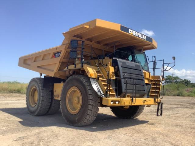 CAT 777F - Bánya teherautó: 4 kép. CAT 777F - Bánya teherautó: 4 kép.