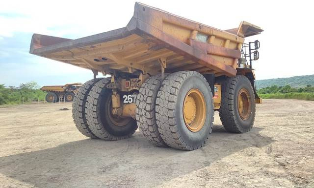 CAT 777F - Bánya teherautó: 3 kép. CAT 777F - Bánya teherautó: 3 kép.