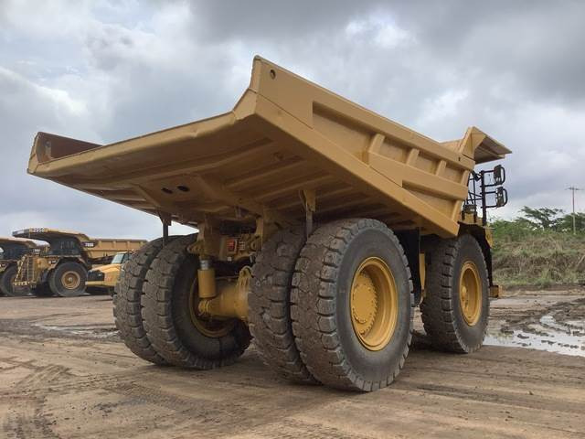 CAT 777F - Bánya teherautó: 3 kép. CAT 777F - Bánya teherautó: 3 kép.