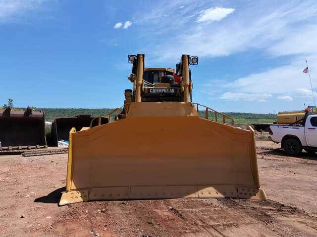 CAT D8T - Buldózer: 3 kép. CAT D8T - Buldózer: 3 kép.