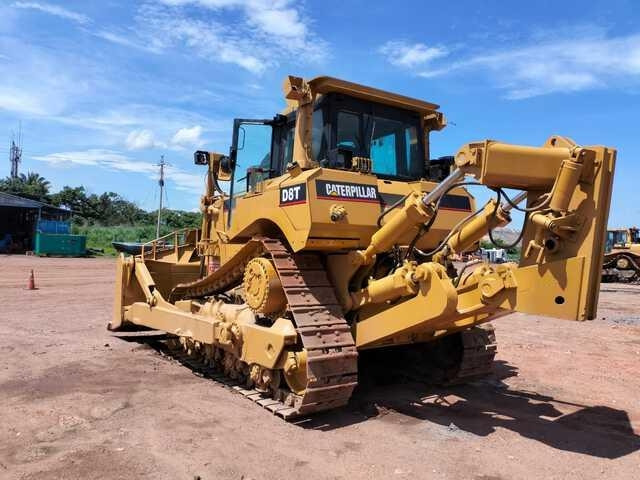 CAT D8T - Buldózer: 4 kép. CAT D8T - Buldózer: 4 kép.