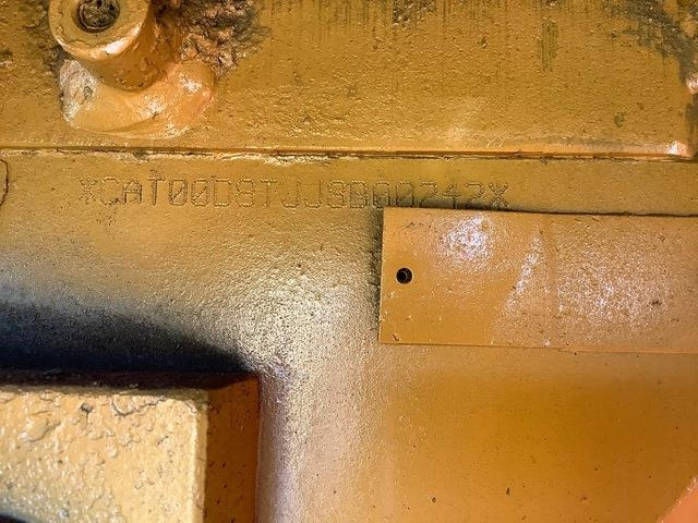 CAT D8T - Buldózer: 2 kép. CAT D8T - Buldózer: 2 kép.