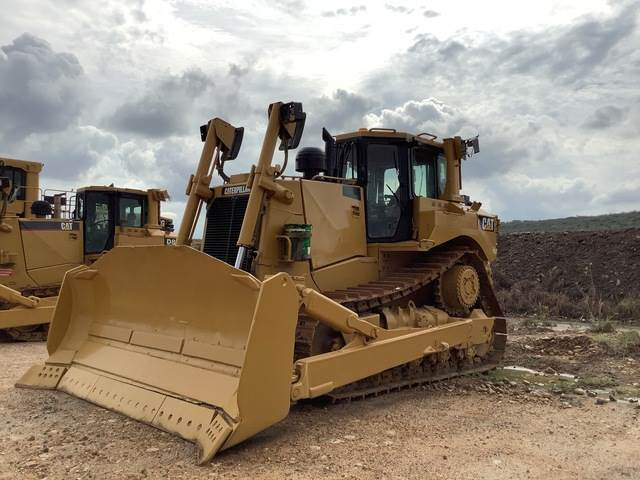 CAT D8T - Buldózer: 1 kép. CAT D8T - Buldózer: 1 kép.