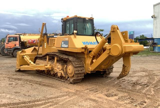 Komatsu D155AX-6 - Buldózer: 2 kép. Komatsu D155AX-6 - Buldózer: 2 kép.