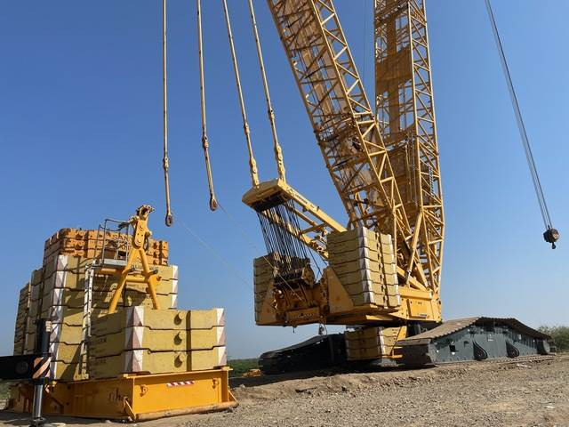 Liebherr LR1600/2 - Lánctalpas daru: 3 kép. Liebherr LR1600/2 - Lánctalpas daru: 3 kép.