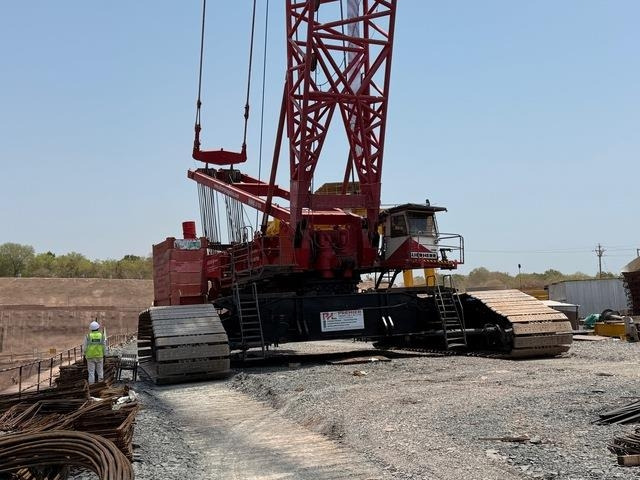 Liebherr LR1650 - Lánctalpas daru: 4 kép. Liebherr LR1650 - Lánctalpas daru: 4 kép.