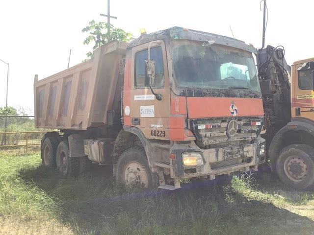 Mercedes-Benz ACTROS 3341 - Billenőplatós teherautó: 4 kép. Mercedes-Benz ACTROS 3341 - Billenőplatós teherautó: 4 kép.