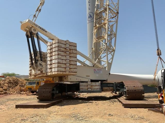 Terex Demag CC2800-1 - Lánctalpas daru: 3 kép. Terex Demag CC2800-1 - Lánctalpas daru: 3 kép.
