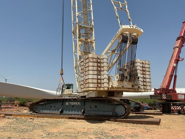 Terex Demag CC2800-1 - Lánctalpas daru: 2 kép. Terex Demag CC2800-1 - Lánctalpas daru: 2 kép.